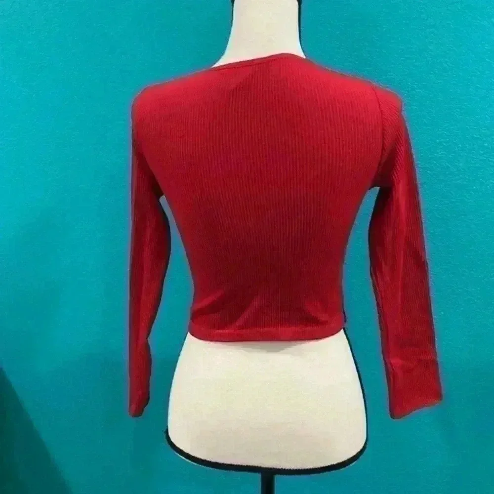 Zara stretchy red long sleeve cropped top in size medium/large